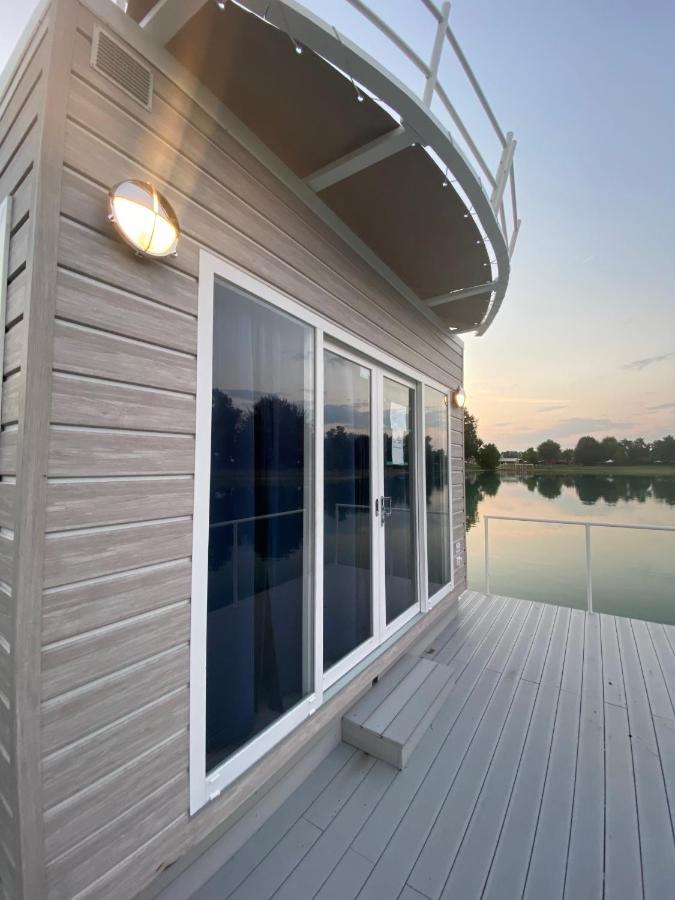 Blue Village Botel *